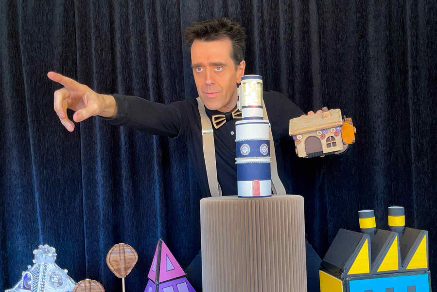 Risque-Tout Monsieur Fred pars à l'aventure avec sa petite Maison risque tout avec lui les enfants dans l'aventure fantastique dans un tour du monde pour le jeune public en Seine-Maritime